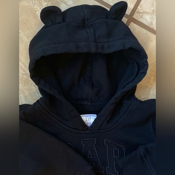 Gap sweatsuit bundle 6-12 months - Picture 2 of 11